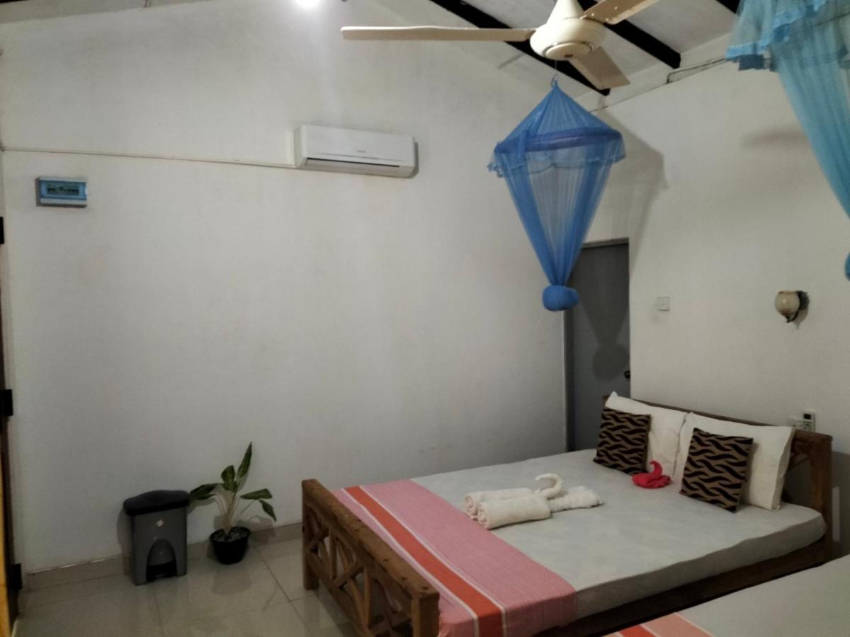 Sanjana Home Stay ハバラナ エクステリア 写真