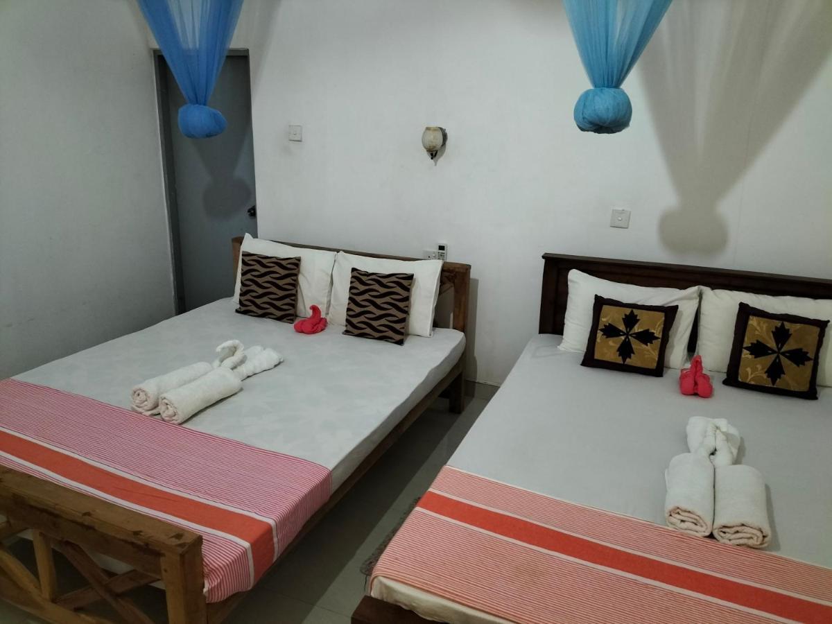 Sanjana Home Stay ハバラナ エクステリア 写真