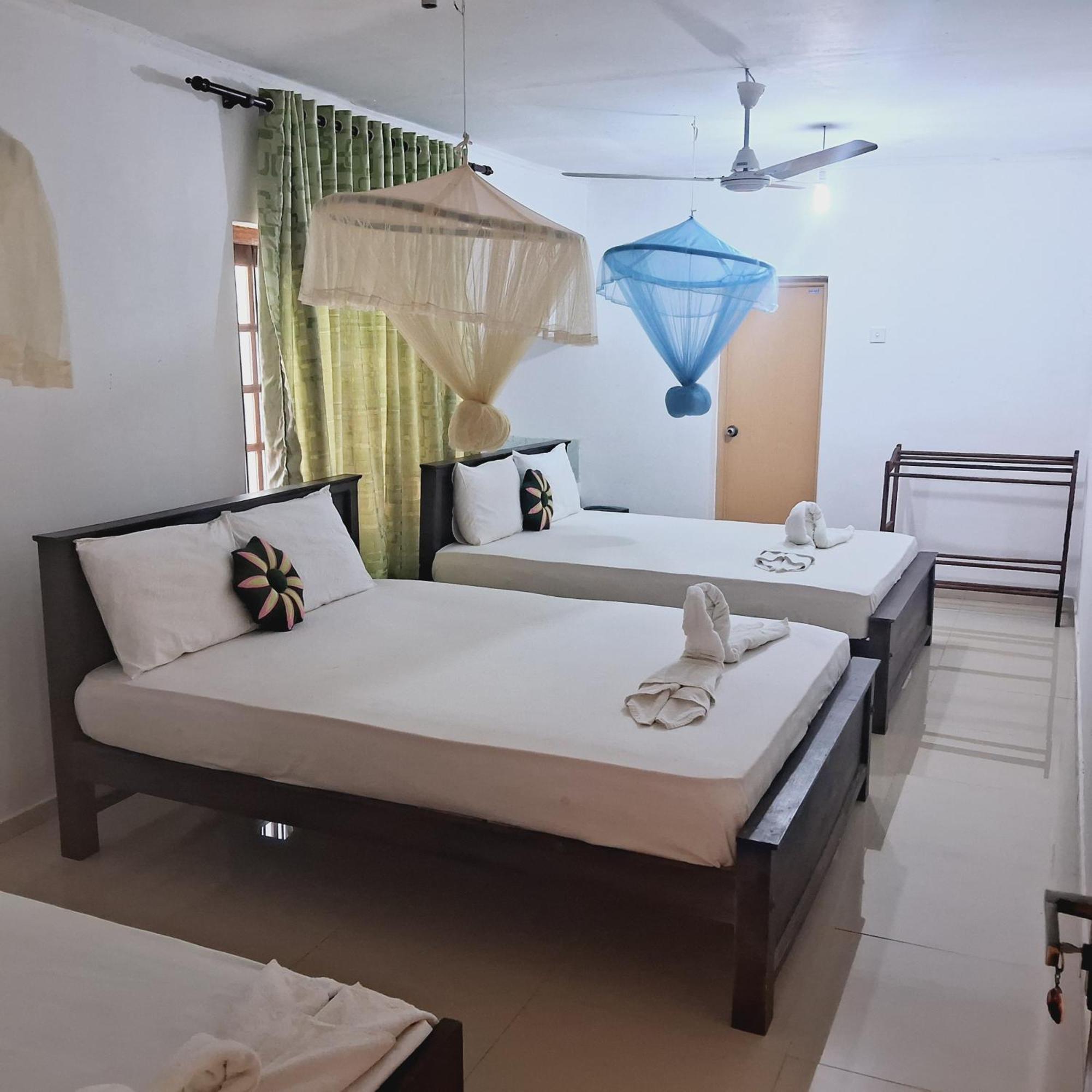 Sanjana Home Stay ハバラナ エクステリア 写真