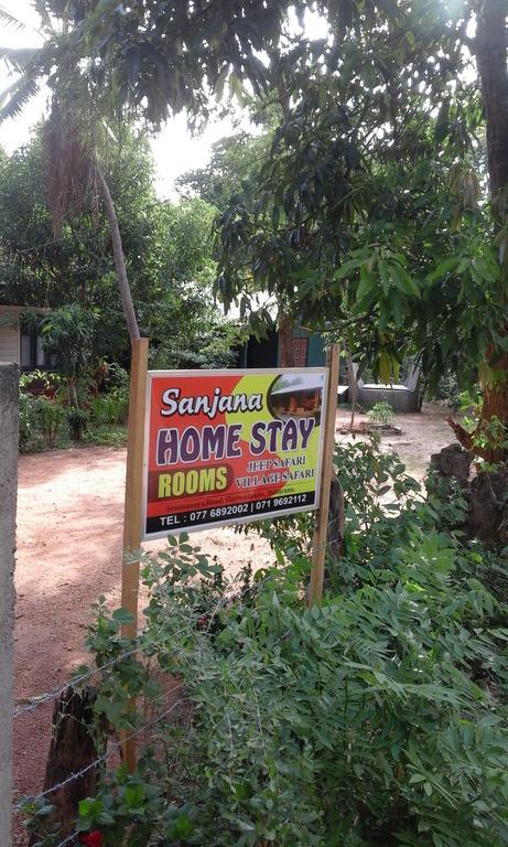 Sanjana Home Stay ハバラナ エクステリア 写真