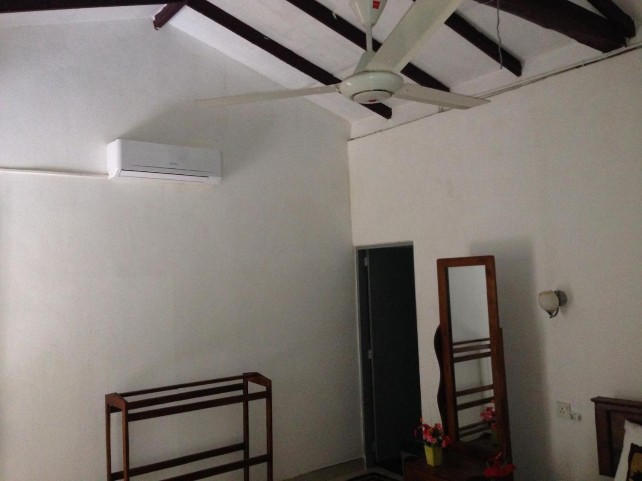 Sanjana Home Stay ハバラナ エクステリア 写真