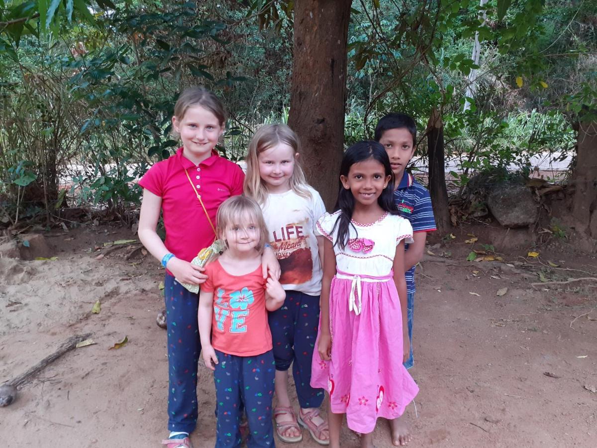 Sanjana Home Stay ハバラナ エクステリア 写真